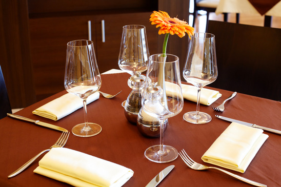 Elegantia Restaurant Modern Table Settings